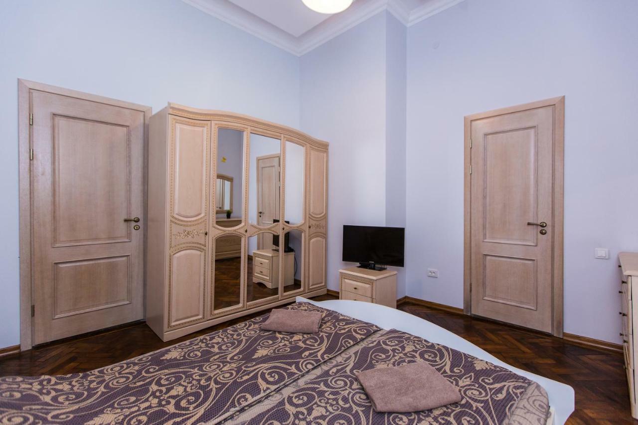 3 Rooms Apartments In The City Centr Lviv Exterior photo