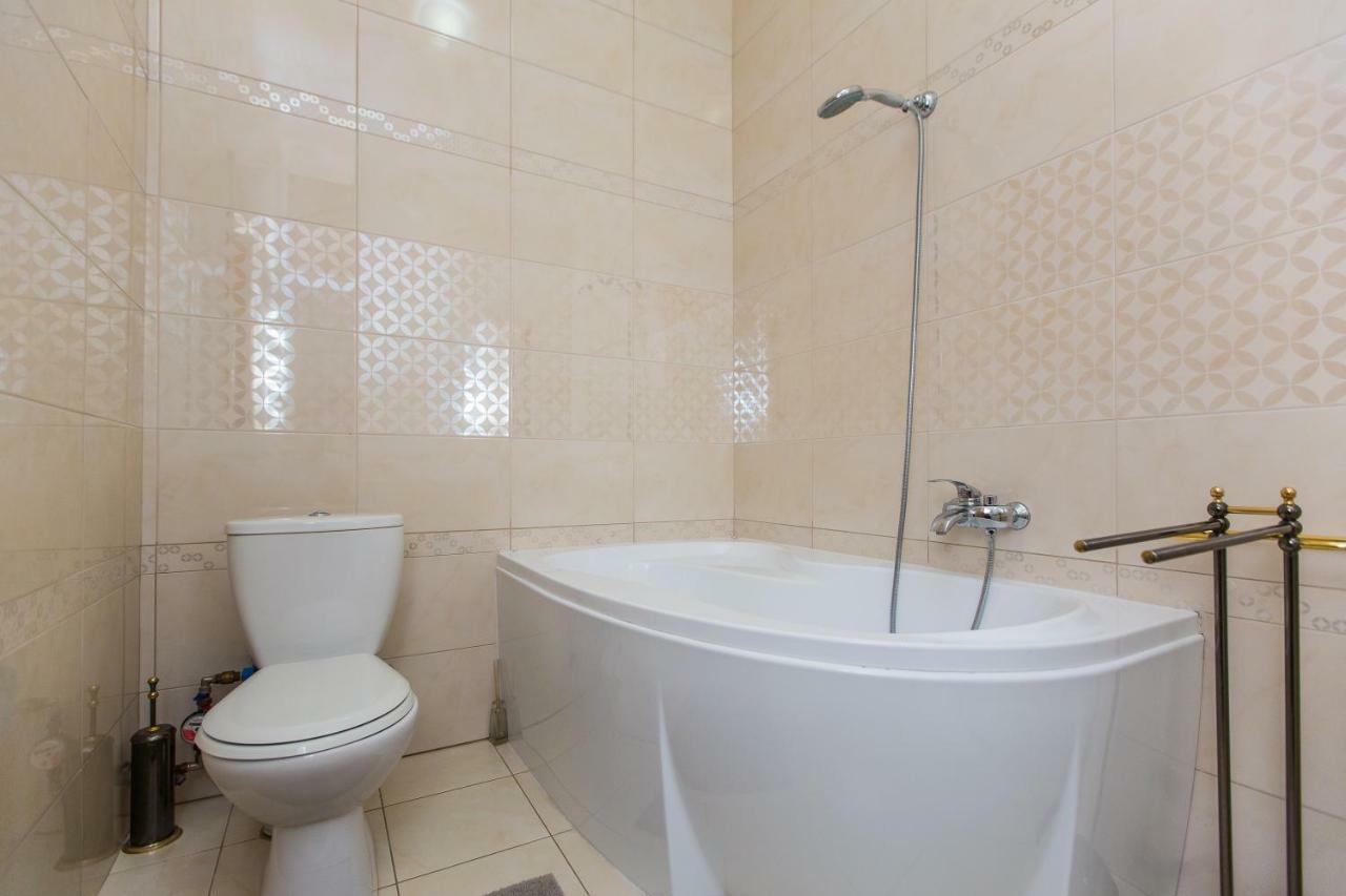 3 Rooms Apartments In The City Centr Lviv Exterior photo